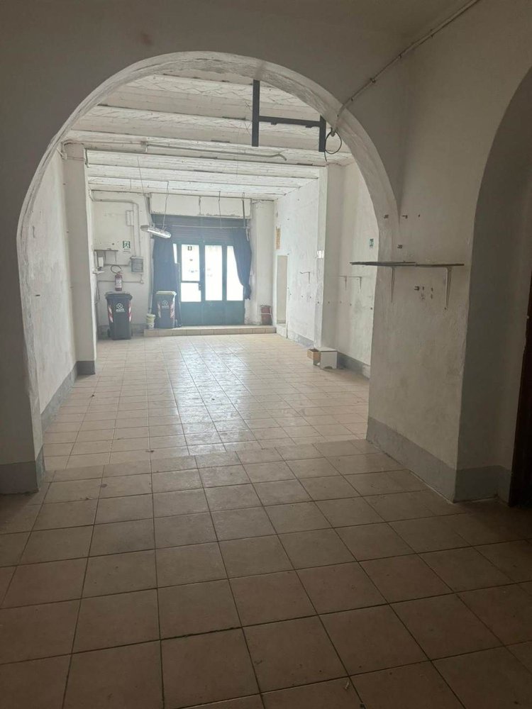 Lagerhaus in Prato, Italy 200m², Nr. 66157