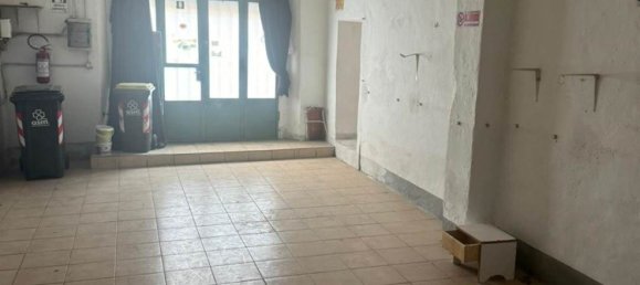 Lagerhaus in Prato, Italy 200m², Nr. 66157 3