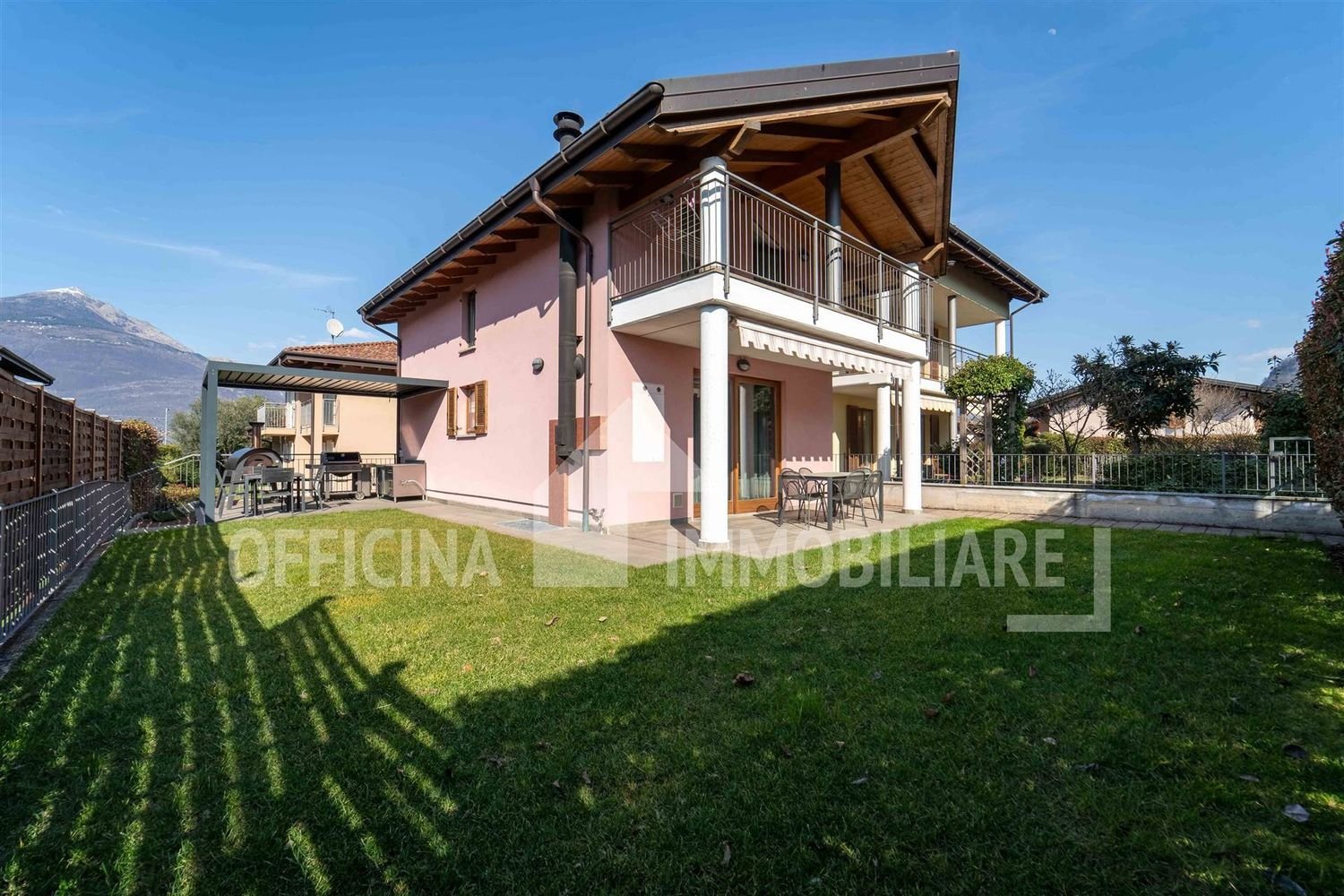 5 rooms House in Colico, Italy No. 16763