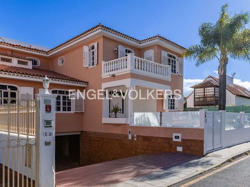 4 bedrooms Townhouse in Puerto de la Cruz, Spain No. 229495