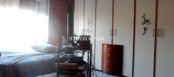 5 rooms Apartment in Caserta, Italy No. 273690 4
