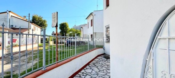 3 bedrooms House in Comacchio, Italy No. 371786 5