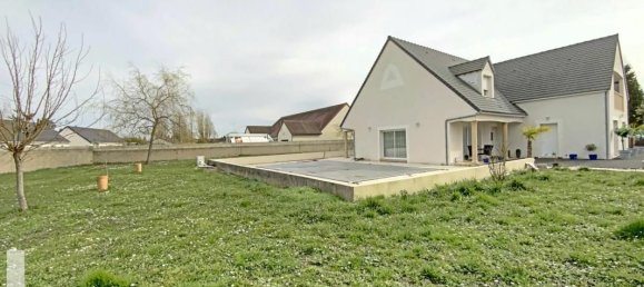 Castillos de 5 dormitorios en Romorantin-Lanthenay, France No. 66147 2