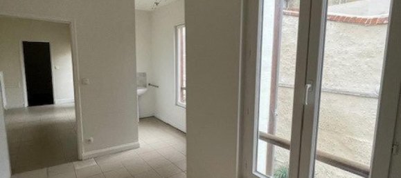 8 rooms Apartment in Orleans, France No. 40111 4