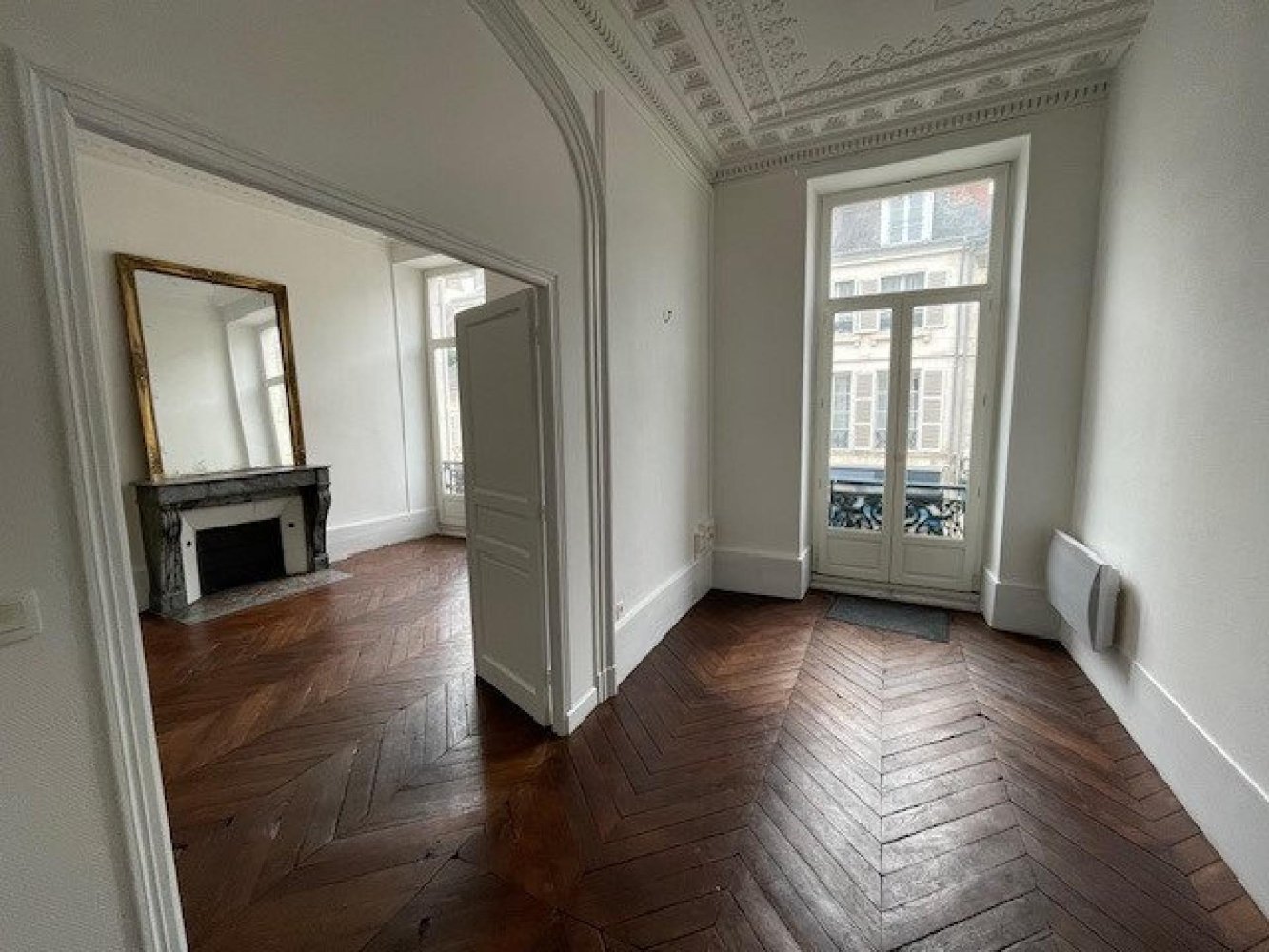 8 rooms Apartment in Orleans, France No. 40111