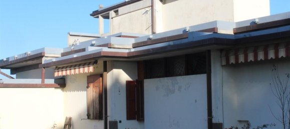 5 rooms Apartment in Florence, Italy No. 33156 5