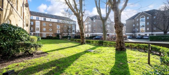 Studio in London, United Kingdom No. 9910 2