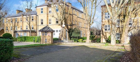 Studio in London, United Kingdom No. 9910 8