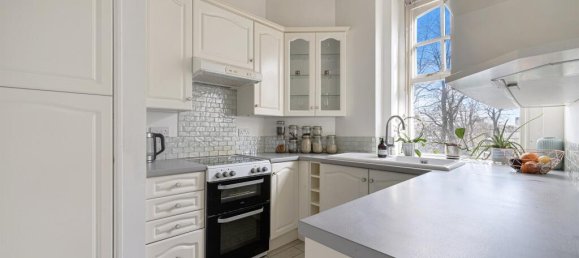 Studio in London, United Kingdom No. 9910 11