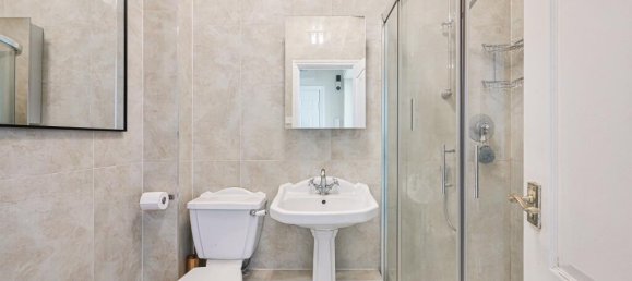 Studio in London, United Kingdom No. 9910 9