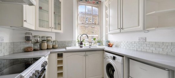 Studio in London, United Kingdom No. 9910 7