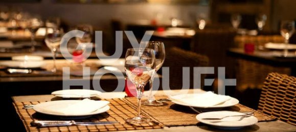 90m² Commercial property in Courbevoie, France No. 182532 2