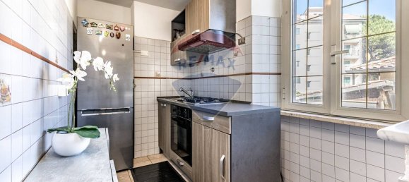 Квартира с 3 комнатами в Рим, Италия № 275598 10