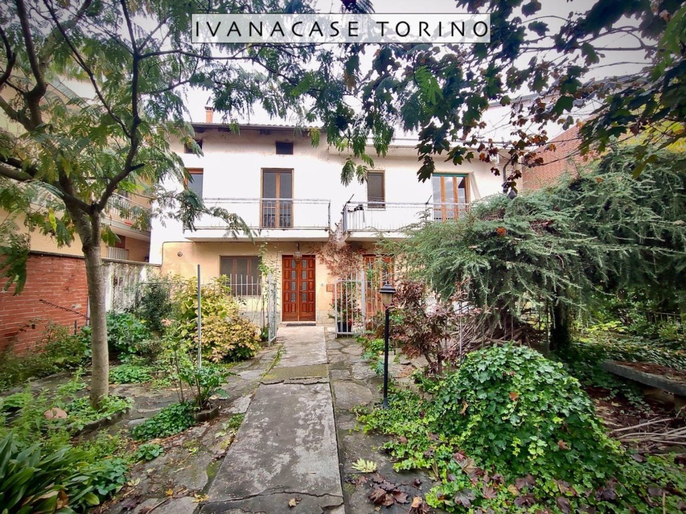 6 rooms House in Turin, Italy No. 47994