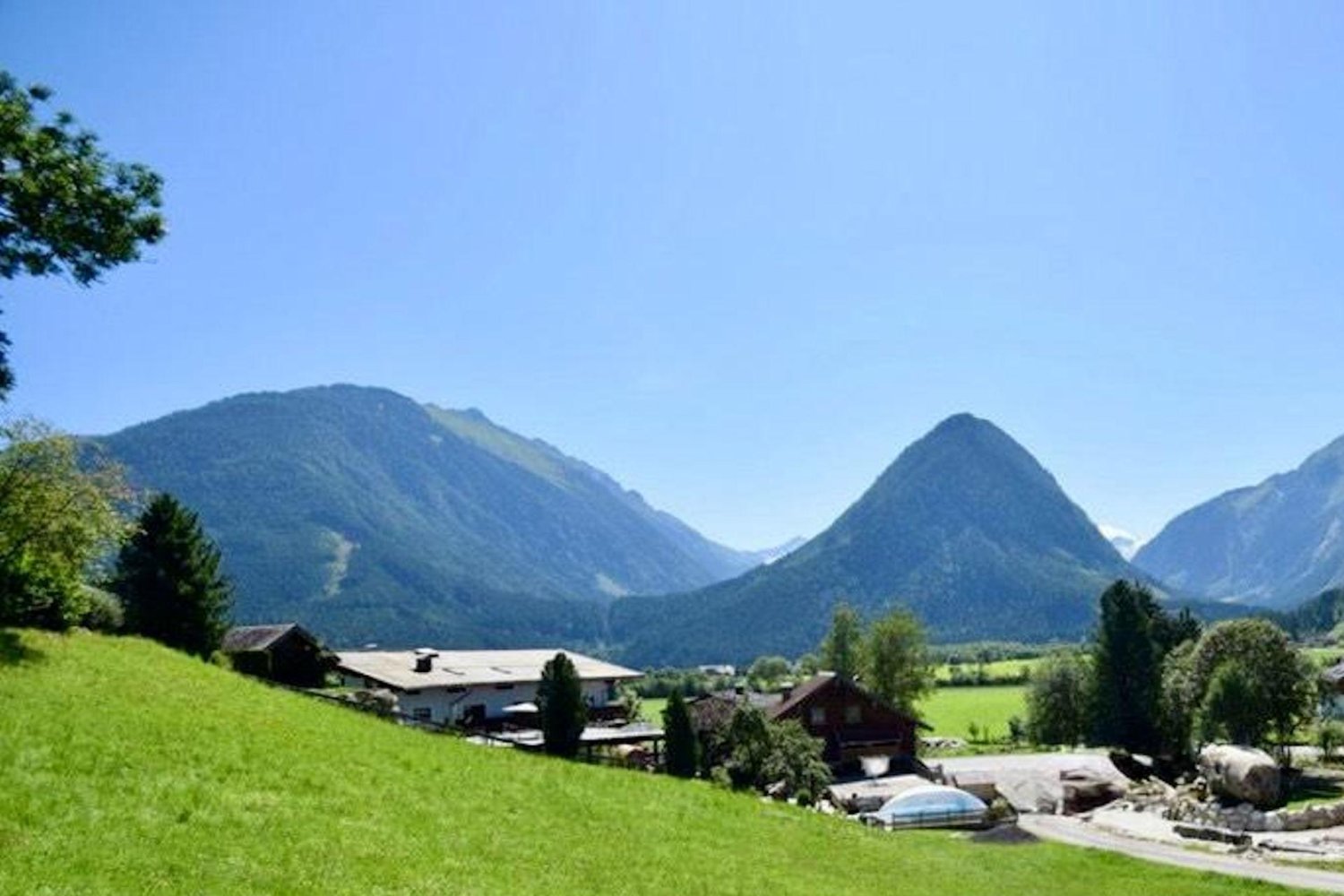  قطعة أرض في Neukirchen am Grossvenediger, Austria 1075متر مربع رقم 165974