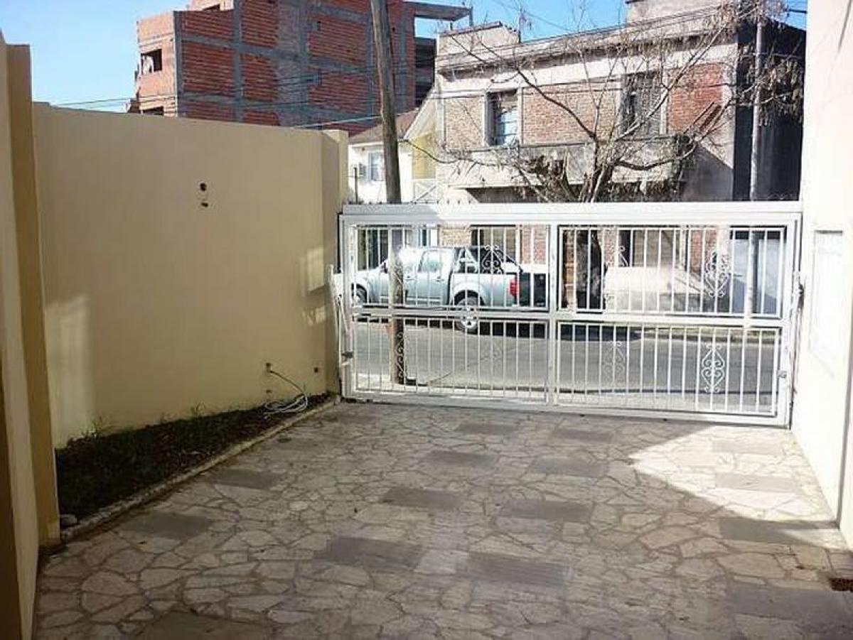 Studio in Moron, Argentina No. 1442