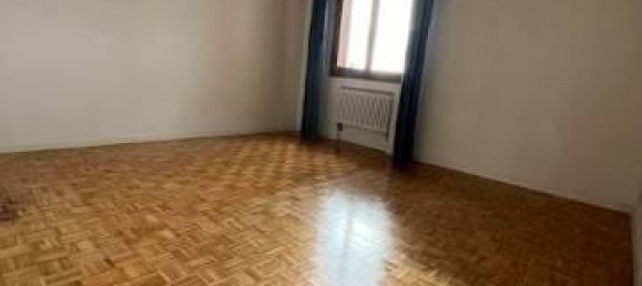 5 rooms Apartment in Modena, Italy No. 137975 16