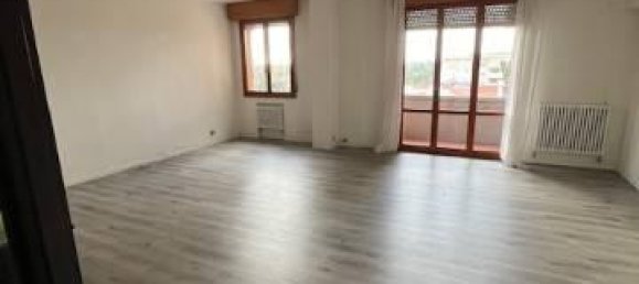 5 rooms Apartment in Modena, Italy No. 137975 5