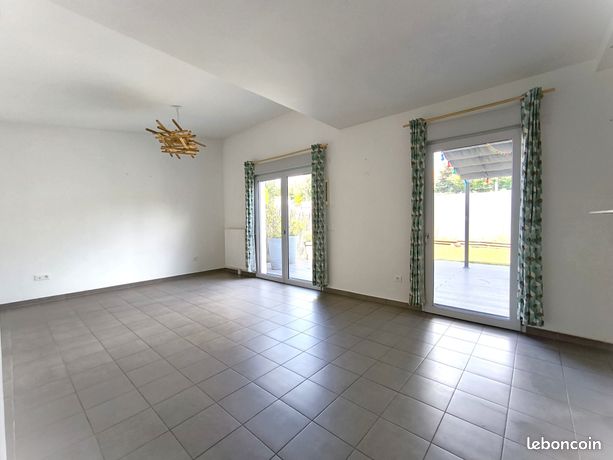 Casa de 3 dormitorios en Palaiseau, France No. 283468