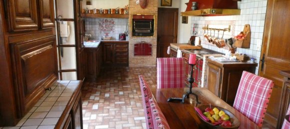 4 Schlafzimmer Haus in Gien, France, Nr. 103829 9