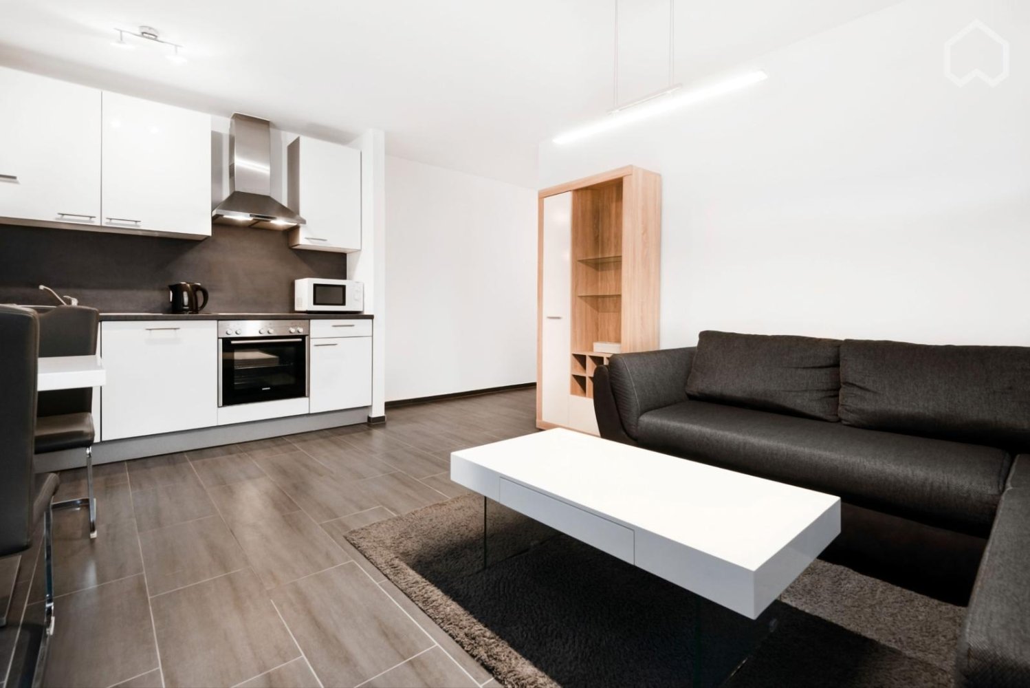 Квартира с 2 комнатами в Франкфурт на Майне, Германия № 296825