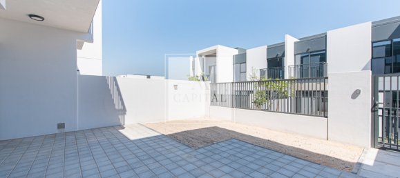 Вилла с 3 спальнями в Dubai Land, ОАЭ № 51618 9