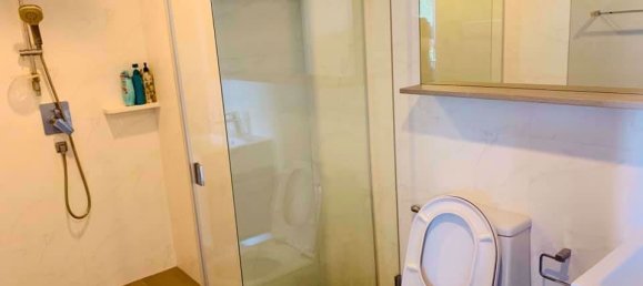 Apartamento com 1 quarto em condomínio em Khlong Toei, Thailand N.º 9685 7