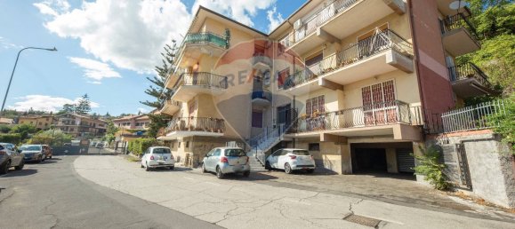 Apartamento de 3 dormitorios en Sant'Agata li Battiati, Italy No. 127391 2