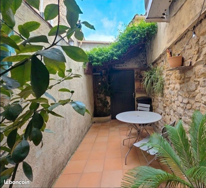 Moradia em banda T4 em Milhaud, France N.º 339385