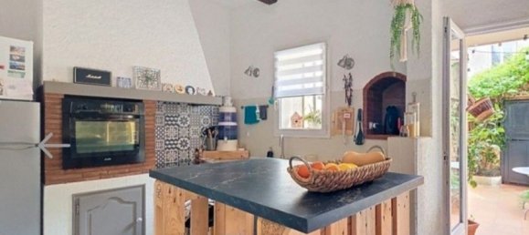 Moradia em banda T4 em Milhaud, France N.º 339385 2