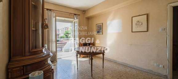 5 bedrooms Apartment in Rome, Italy No. 321197 9