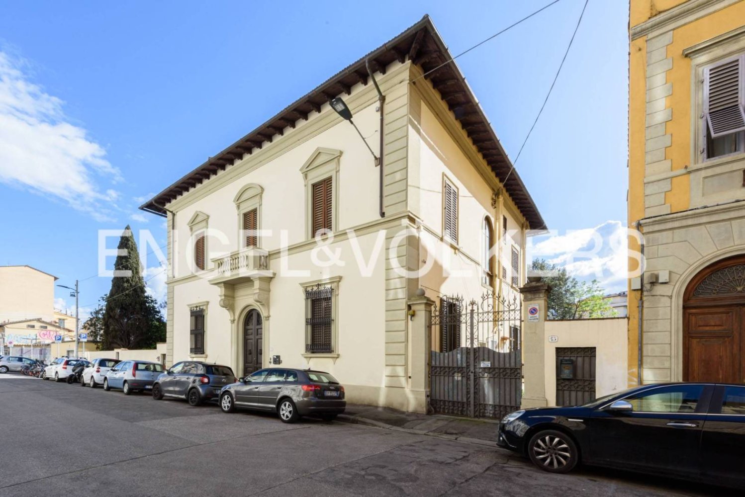 4 bedrooms Apartment in Florence, Italy No. 132718