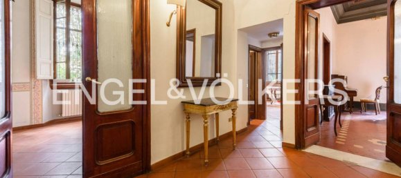 4 bedrooms Apartment in Florence, Italy No. 132718 3