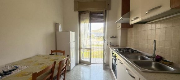 3 rooms Apartment in Naples, Italy No. 54023 3