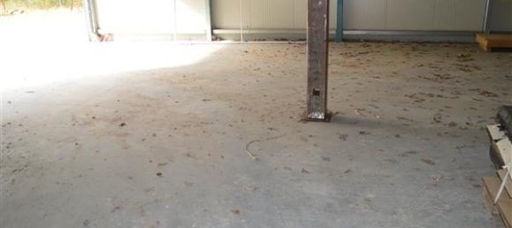 370m² Commercial property in Vierzon, France No. 322130 10