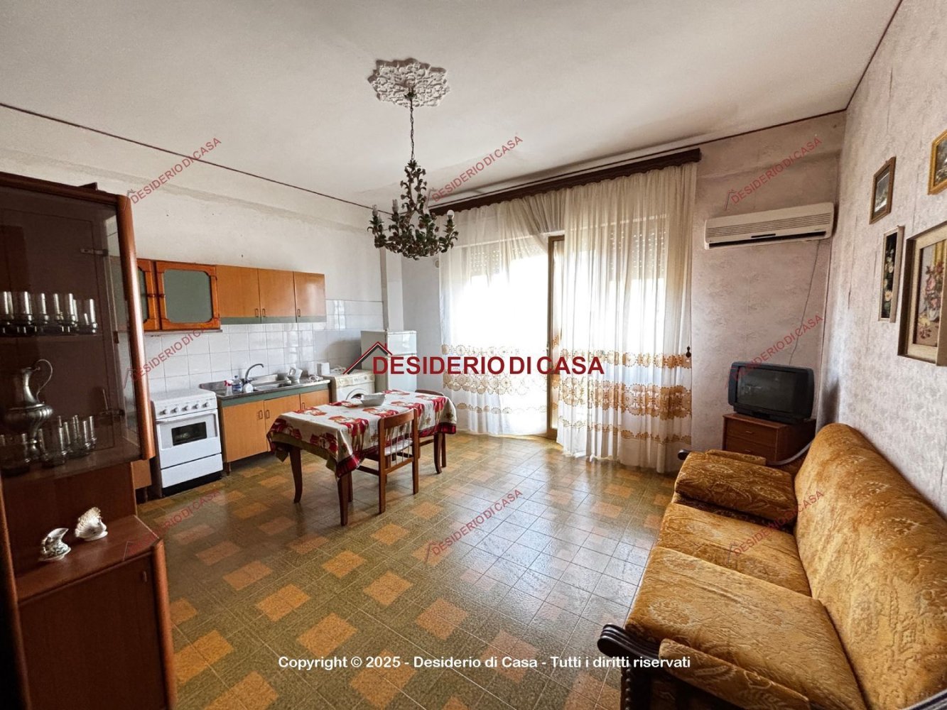 180m² Building in Balestrate, Italy No. 303776