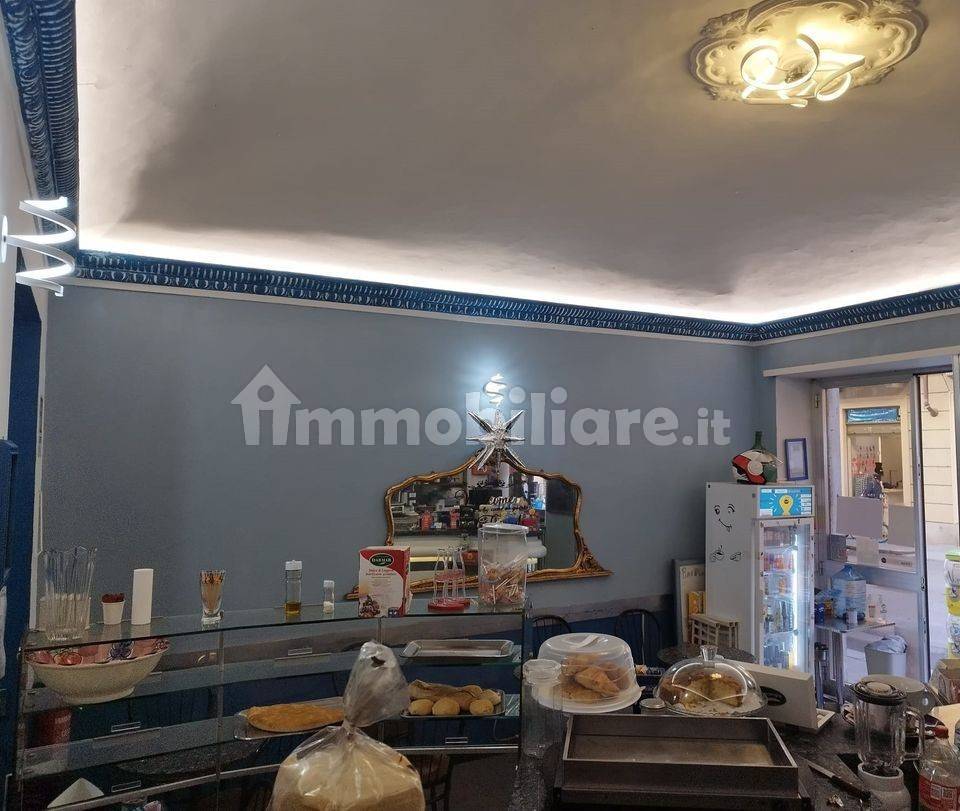 2 rooms Commercial property in Turin, Italy No. 330776