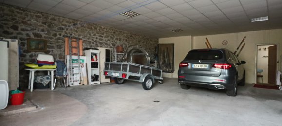 4 bedrooms House in Puy-de-Dome, France No. 320864 8