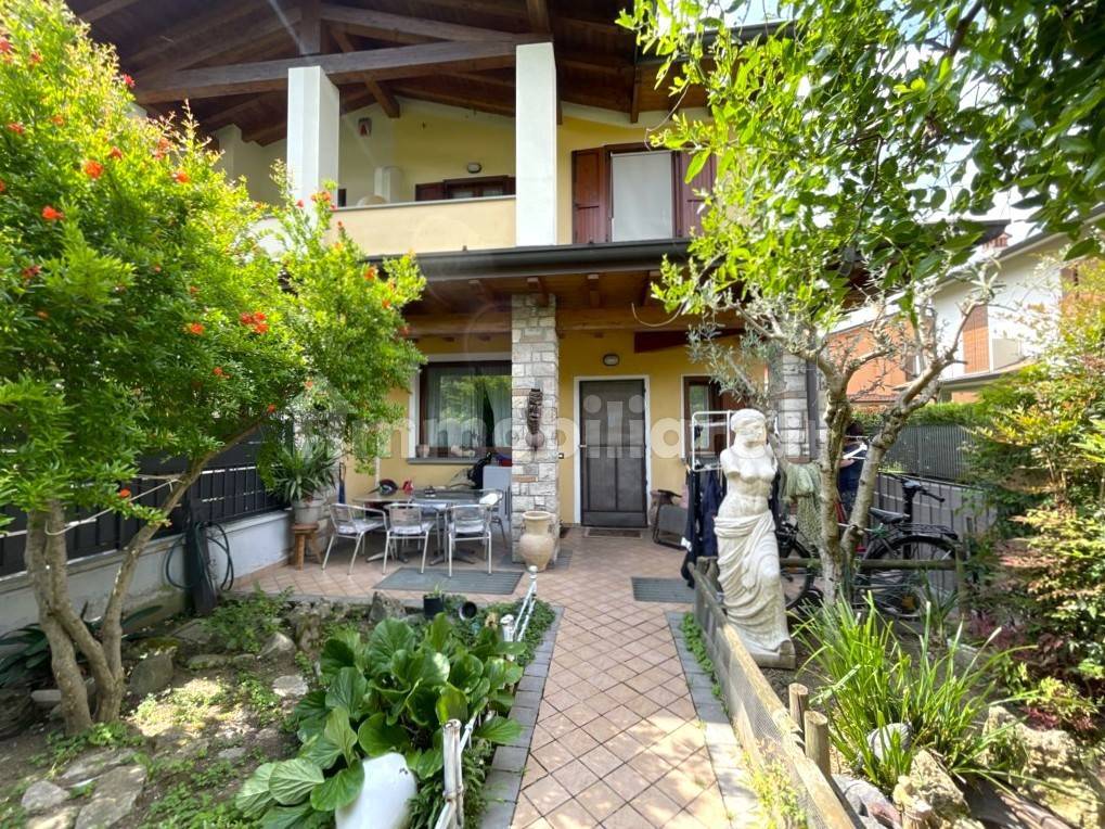 3 bedrooms Apartment in Coccaglio, Italy No. 310382