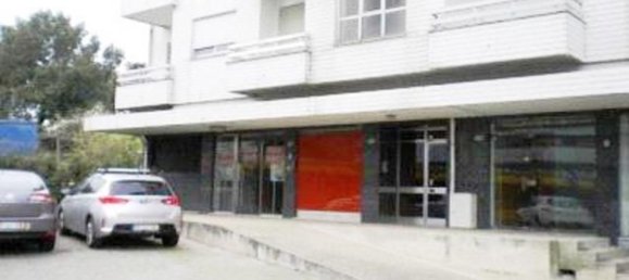 255m² Commercial property in Maia, Portugal No. 42842 3