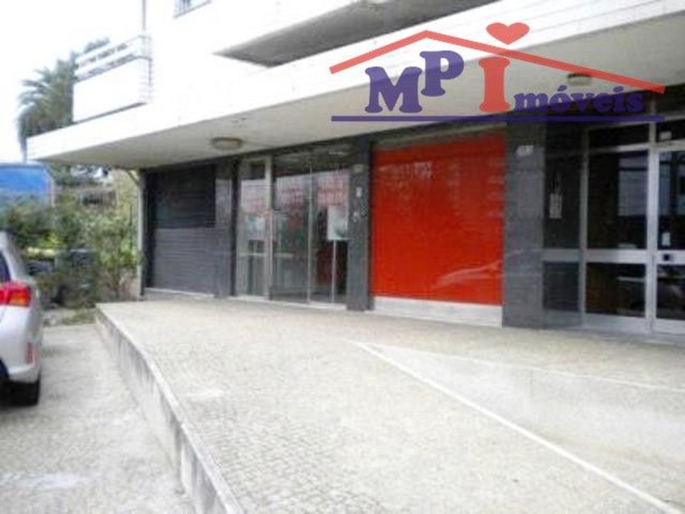 255m² Commercial property in Maia, Portugal No. 42842