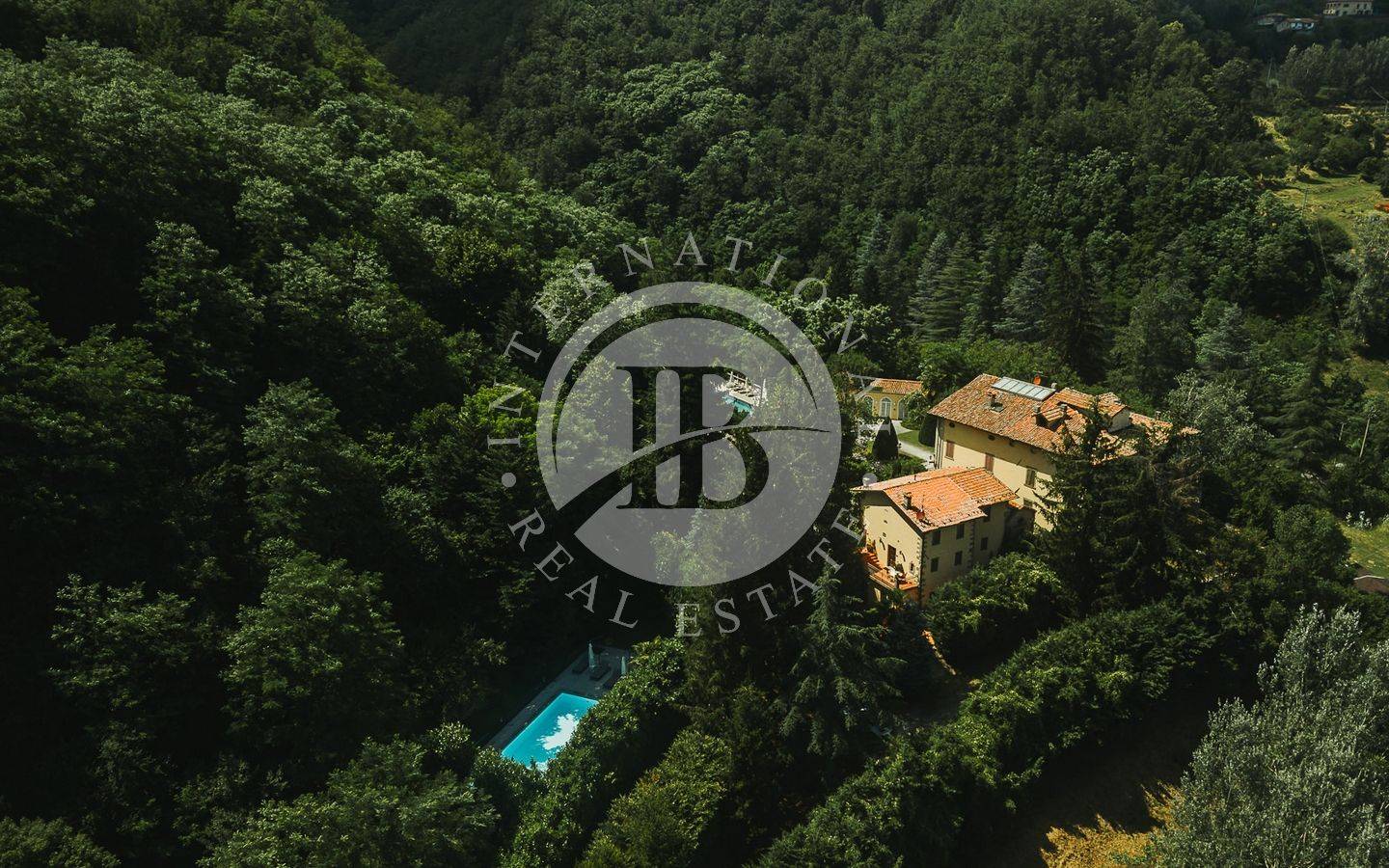 11 bedrooms Villa in Castelnuovo di Garfagnana, Italy No. 211053