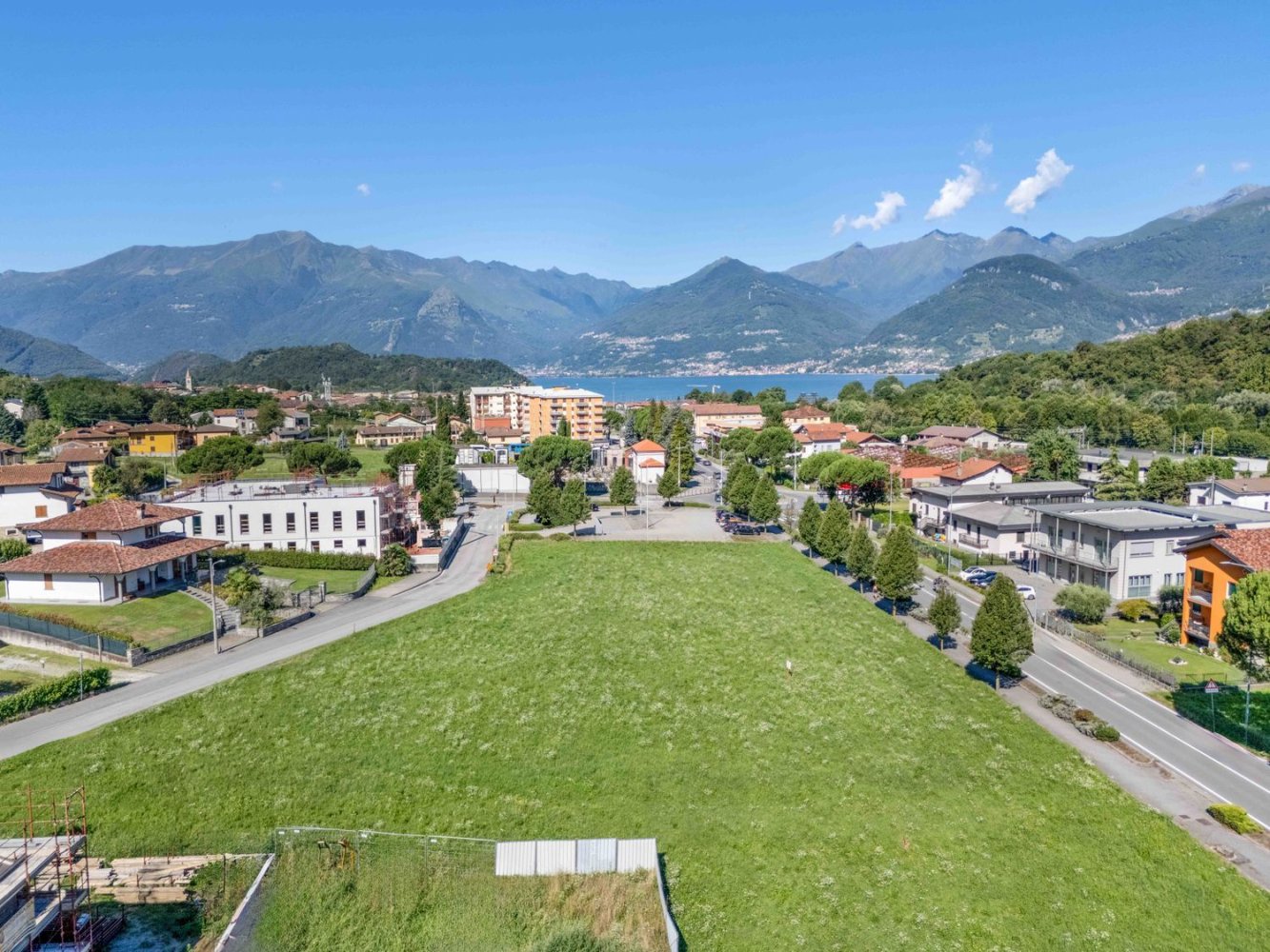 Terreno en Colico, Italy 650 m² No. 277445