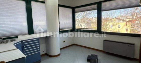 Oficina de 5 habitaciónes en Udine, Italy No. 23677 9