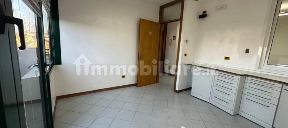 Oficina de 5 habitaciónes en Udine, Italy No. 23677 10