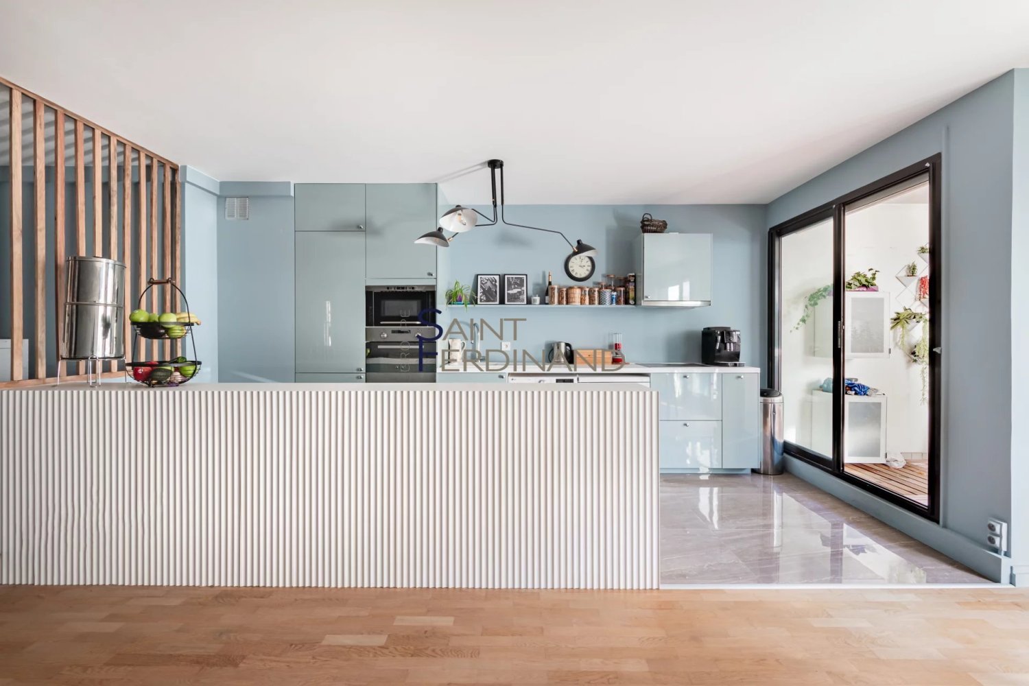 3 bedrooms Apartment in Paris, France No. 172287