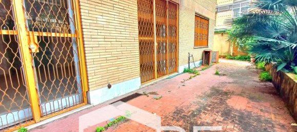 5 rooms Apartment in Rome, Italy No. 74266 11