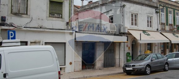 9 bedrooms Building in Vila Franca de Xira, Portugal No. 74467 2