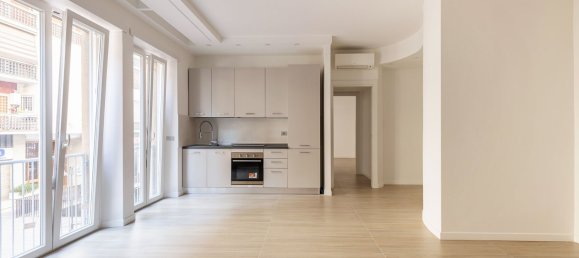 3 rooms Apartment in Rome, Italy No. 272335 2