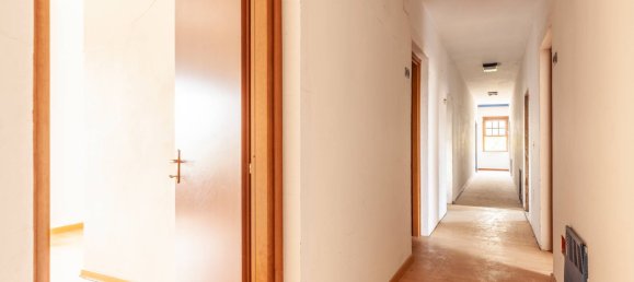 Edificio de 14 habitaciónes en Città della Pieve, Italy No. 229763 10